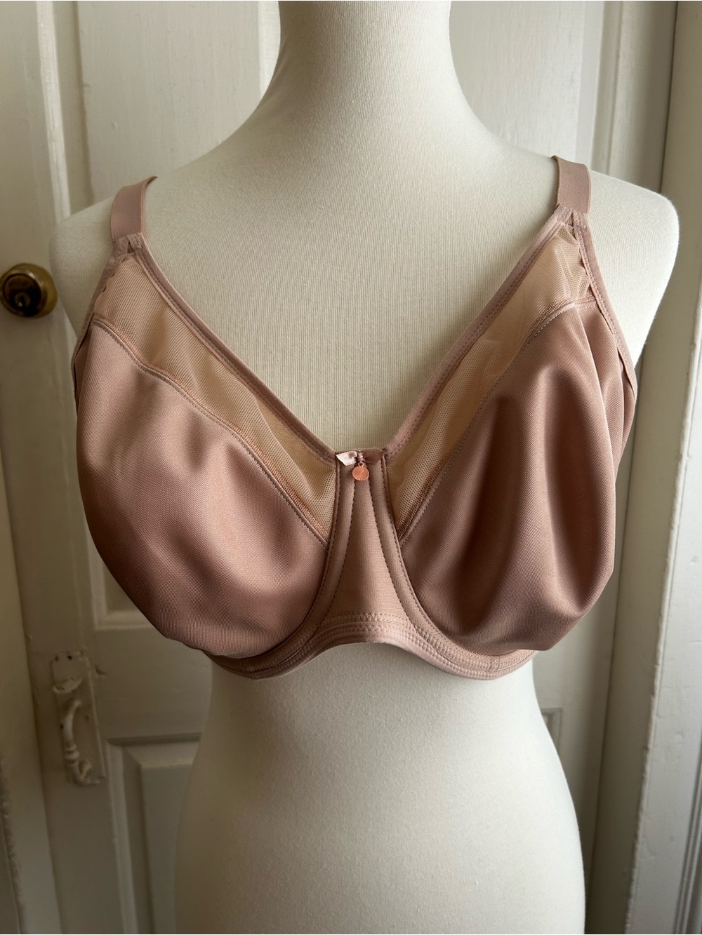 Elomi Smooth Banded Unlined Underwire Bra Sahara Tan Nude 36H (US)/ 36FF (UK)